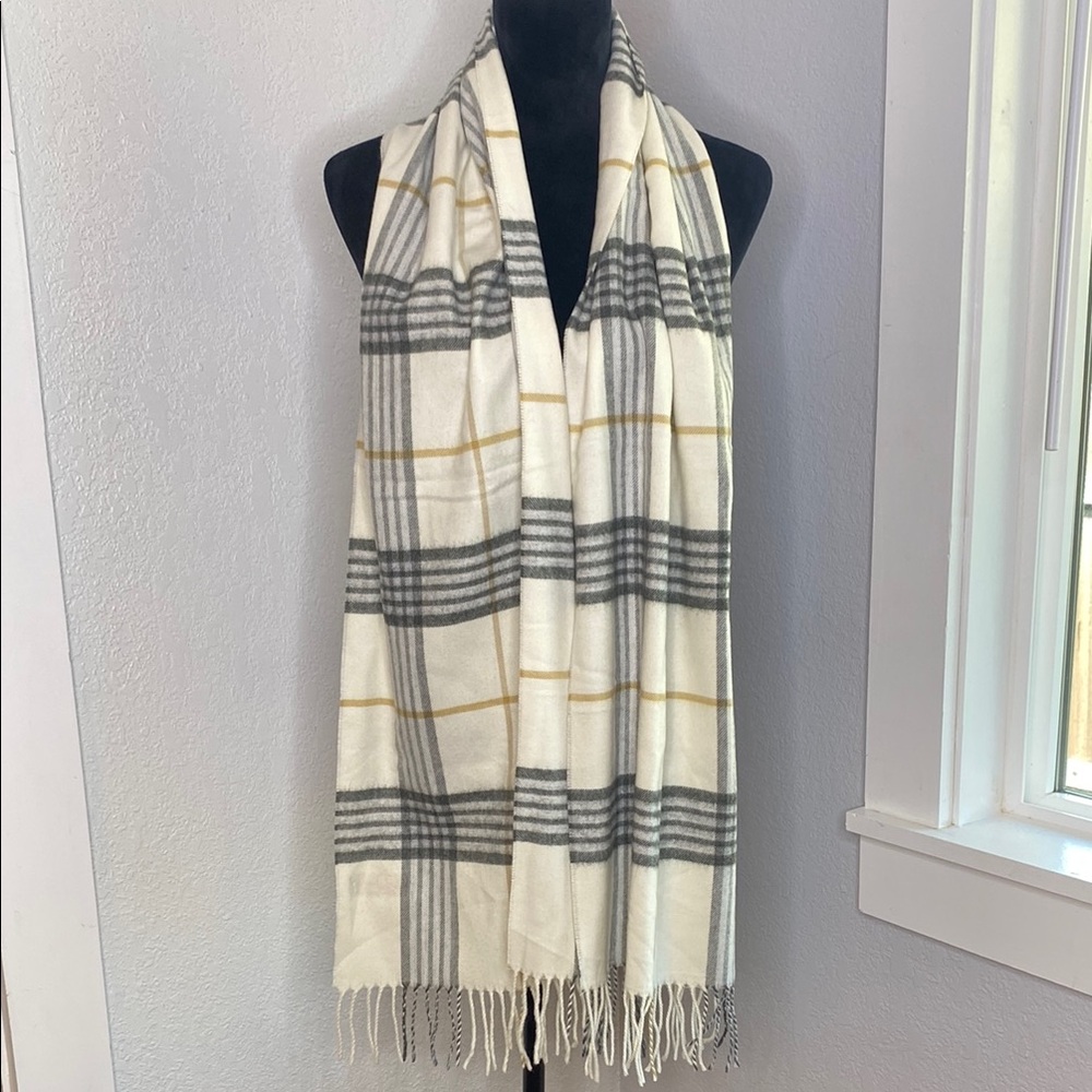 NWOT V. Fraas Cashmink White & Grey Plaid Classic Fringe Scarf Made in Germany